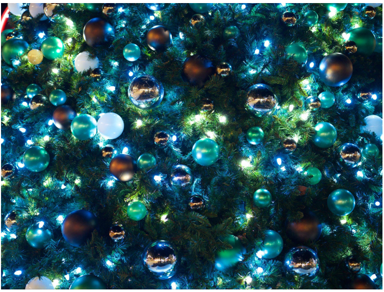 A Complete Guide to Choosing the Perfect Prelit Artificial Christmas Tree