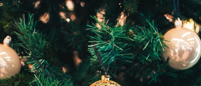 Green Artificial Christmas Trees: The Sustainable Solution for Your Romantic Holiday Season